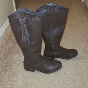 Knee high flat tassel boots